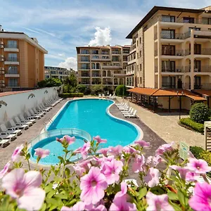 アパートホテル Tourist Complex Rose Village **